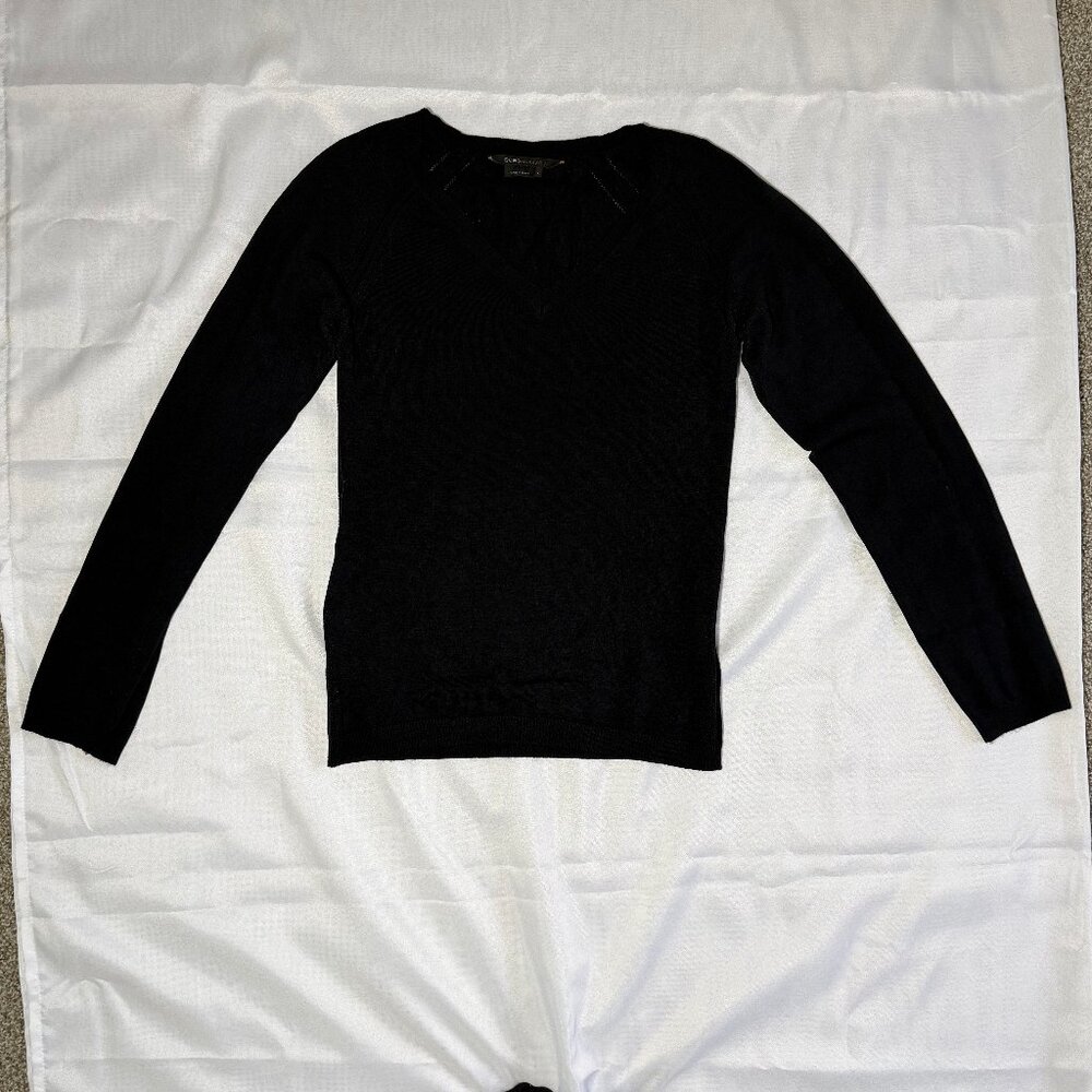 BCBGMAXAZRIA Black V-Neck Sweater Size L